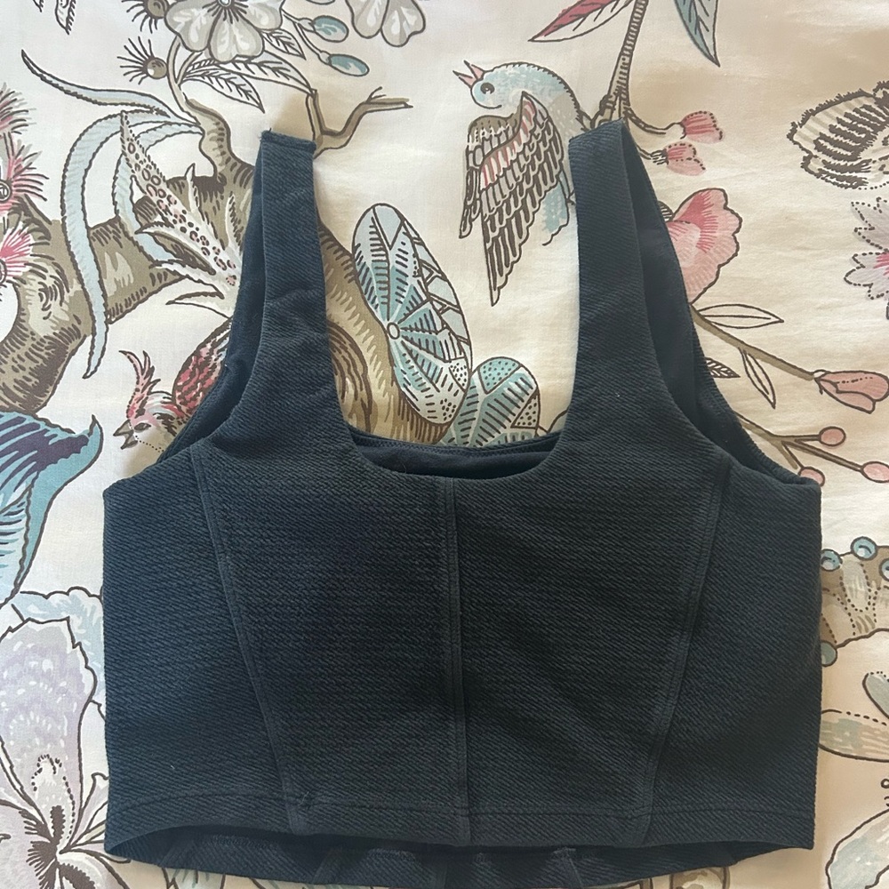 Black Sleeveless Women's Top - Picture 2 of 3